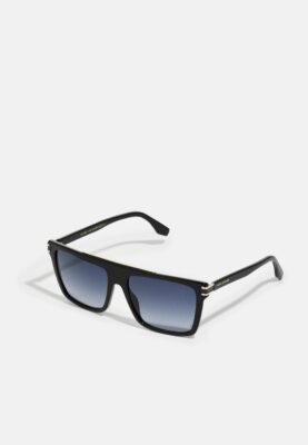 Lunettes de soleil Marc Jacobs noires en gros plan, élégance et style affirmé