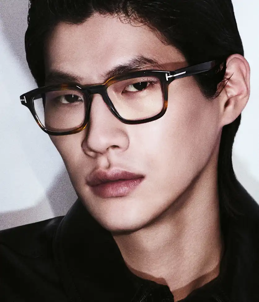 Vue d'ensemble de la collection de lunettes Tom Ford pour homme, illustrant un style contemporain et raffiné