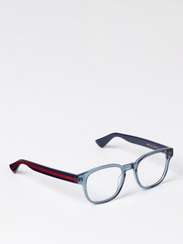 Homme portant des lunettes de vue Gucci élégantes et modernes pour un look affirmé