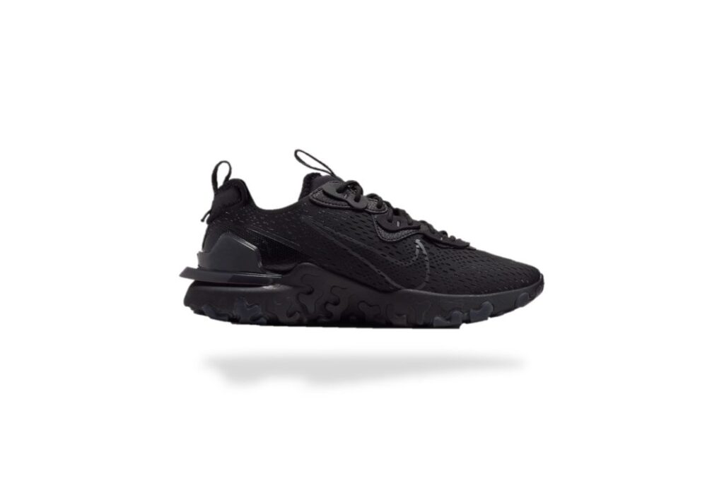 Vue latérale des Nike React Vision en noir intégral, alliant style et performance