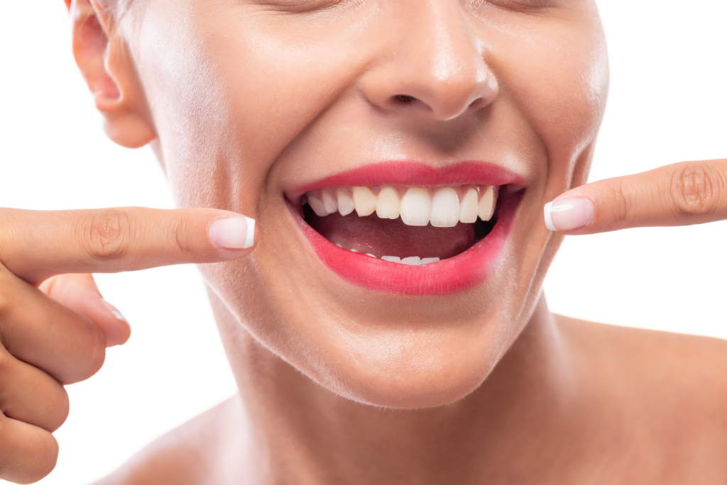 Refaire complètement ses dents : comment ça se passe ?