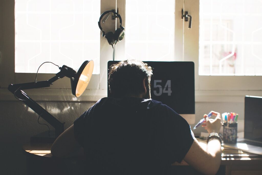 L’importance d’un bon éclairage pour réduire la fatigue visuelle